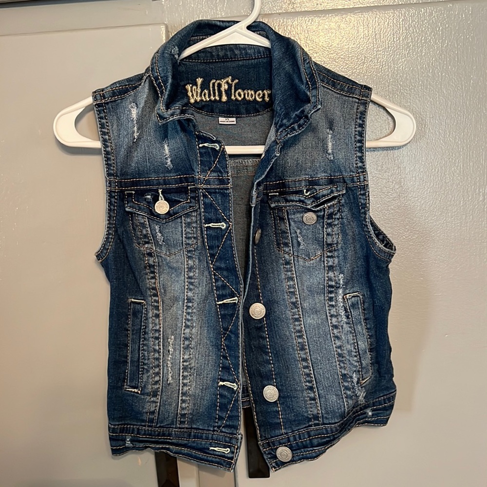 XS Jean Jacket , no sleeves, Wallflower brand